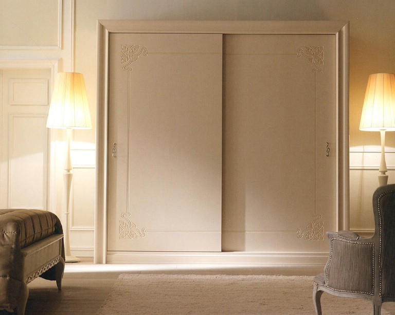 dulap haine dormitor clasic din lemn Atlas cod 900 | Mobilier dormitor clasic preturi.
